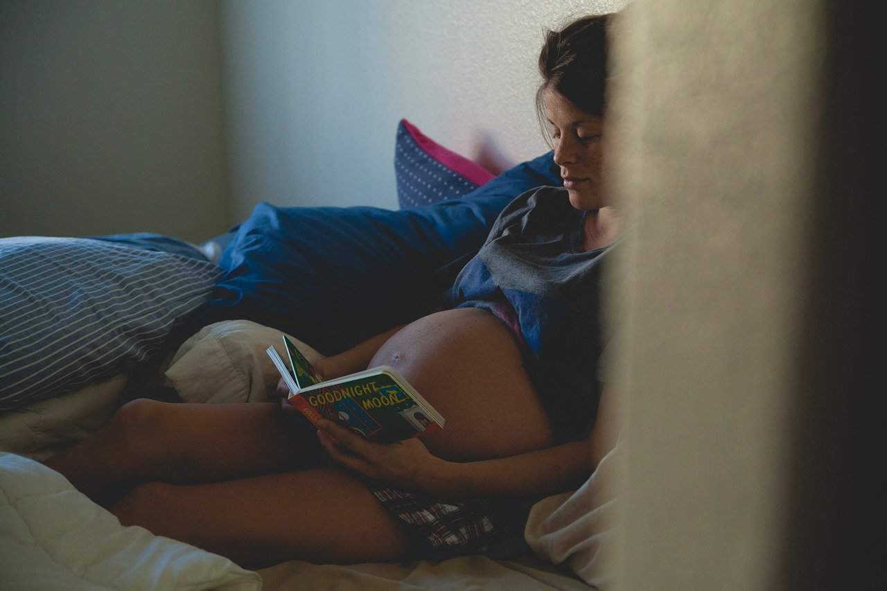 when to start reading to baby in womb