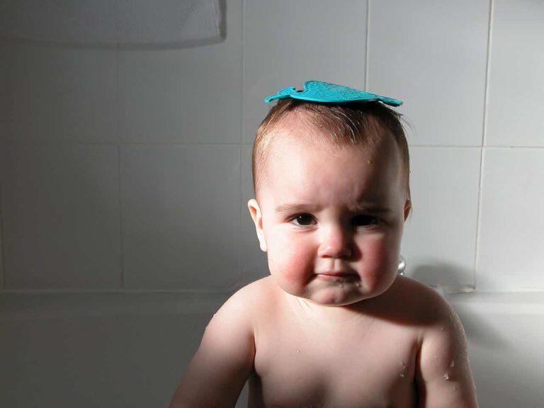 My Baby Swallowed Bath Water: What Do I Do?