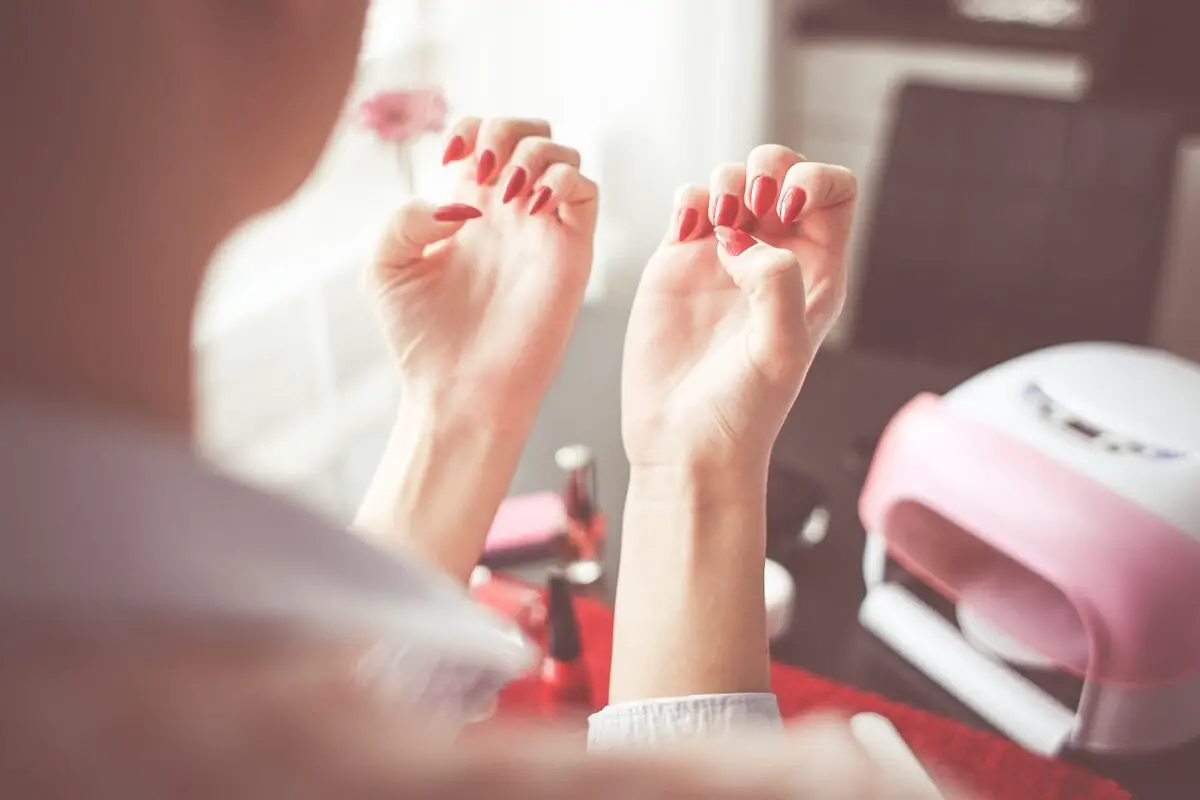 can-i-take-hair-skin-and-nails-vitamins-while-breastfeeding